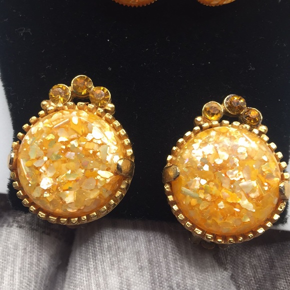 Vintage confetti lucite brooch, earrings - Picture 3 of 6